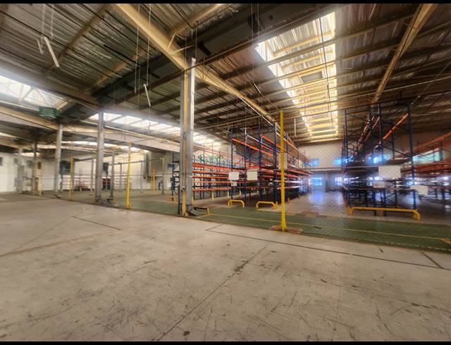 11,924M² WAREHOUSE TO LET IN HALFWAY GARDENS